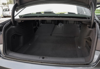 Подержанный автомобиль Audi A4 Sedan 2018 года (32 фото)