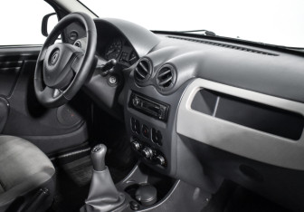 Подержанный автомобиль Renault Sandero 2012 года (13 фото)