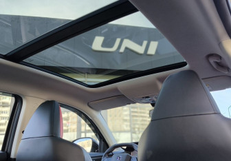 Подержанный автомобиль Changan UNI-S 2024 года (15 фото)