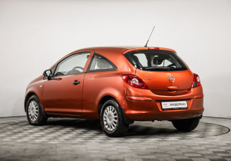 Подержанный автомобиль Opel Corsa 2013 года (7 фото)