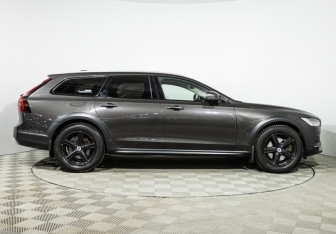 Подержанный автомобиль Volvo V90 Cross Country 2020 года (4 фото)