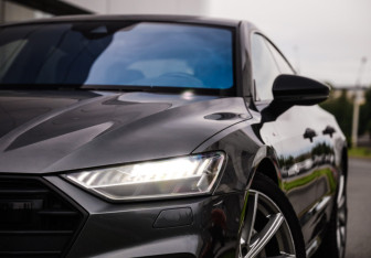 Подержанный автомобиль Audi A7 2020 года (2 фото)