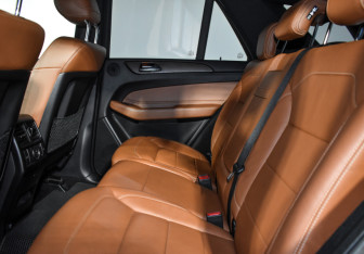 Подержанный автомобиль Mercedes-Benz GLE 2015 года (14 фото)