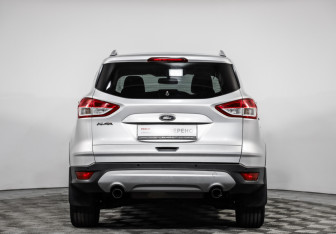 Подержанный автомобиль Ford Kuga 2014 года (6 фото)