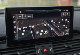 Подержанный автомобиль Audi Q5 2021 года (19 фото)