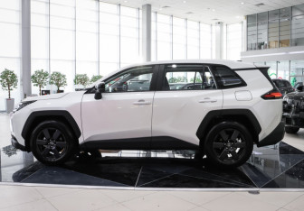 Новый Toyota RAV4 2025 (10 фото)