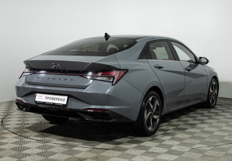 Подержанный автомобиль Hyundai Elantra Sedan 2021 года (5 фото)