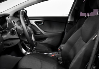 Подержанный автомобиль Hyundai Elantra Sedan 2013 года (10 фото)