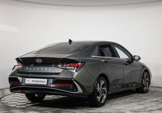 Подержанный автомобиль Hyundai Elantra Sedan 2023 года (3 фото)