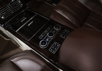 Подержанный автомобиль Land Rover Range Rover 2015 года (28 фото)