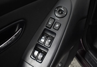 Подержанный автомобиль Hyundai Elantra Sedan 2011 года (14 фото)