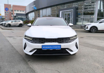 Подержанный автомобиль Kia K5 2020 года (2 фото)