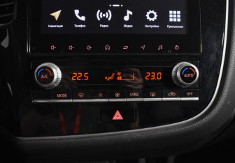 Подержанный автомобиль Mitsubishi Outlander 2022 года (19 фото)