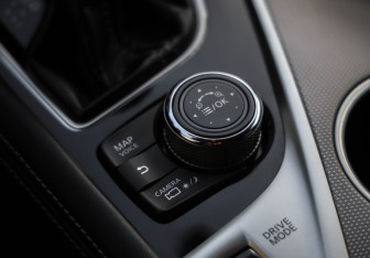 Подержанный автомобиль Infiniti Q50 2016 года (20 фото)