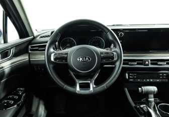 Подержанный автомобиль Kia K5 2021 года (27 фото)