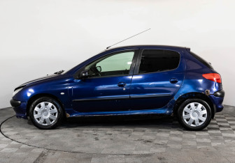 Подержанный автомобиль Peugeot 206 Hatchback 2003 года (8 фото)