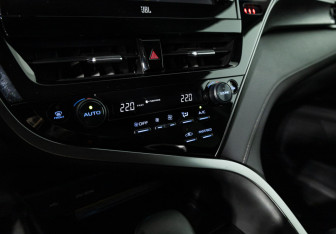 Подержанный автомобиль Toyota Camry Sedan 2021 года (17 фото)