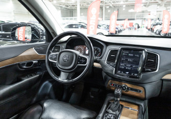 Подержанный автомобиль Volvo XC90 2020 года (18 фото)