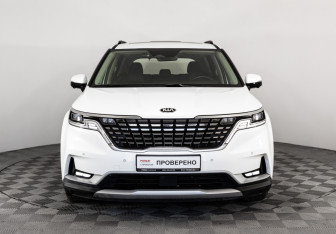 Подержанный автомобиль Kia Carnival 2021 года (2 фото)