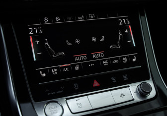 Подержанный автомобиль Audi Q8 2018 года (22 фото)