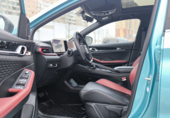 Подержанный автомобиль Geely Coolray 2023 года (17 фото)