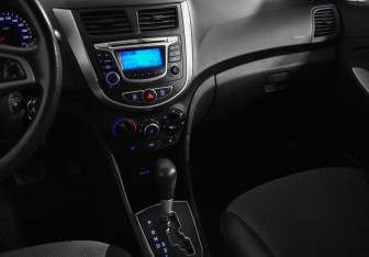 Подержанный автомобиль Hyundai Solaris Hatchback 2014 года (18 фото)