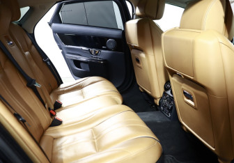 Подержанный автомобиль Jaguar XJ 2016 года (42 фото)