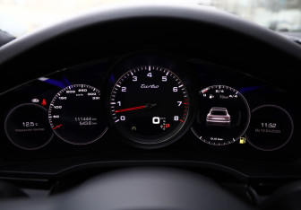 Подержанный автомобиль Porsche Cayenne 2020 года (12 фото)