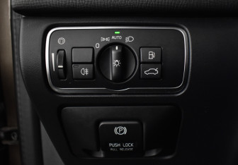 Подержанный автомобиль Volvo XC60 2014 года (18 фото)