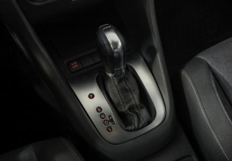 Подержанный автомобиль Volkswagen Golf Hatchback 2011 года (15 фото)