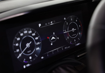 Подержанный автомобиль Kia Carnival 2021 года (12 фото)