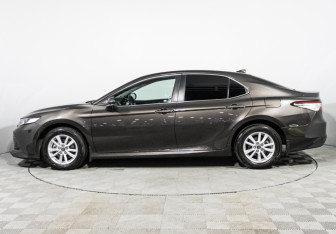 Подержанный автомобиль Toyota Camry Sedan 2018 года (8 фото)
