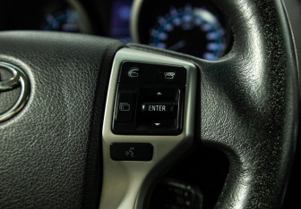 Подержанный автомобиль Toyota Land Cruiser Prado 2011 года (20 фото)