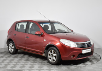 Подержанный автомобиль Renault Sandero 2010 года (3 фото)