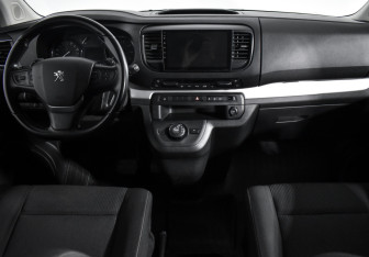 Подержанный автомобиль Peugeot Traveller 2021 года (15 фото)