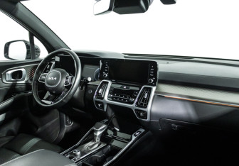 Подержанный автомобиль Kia Sorento 2022 года (9 фото)