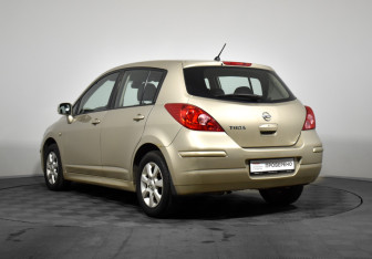 Подержанный автомобиль Nissan Tiida Hatchback 2011 года (7 фото)