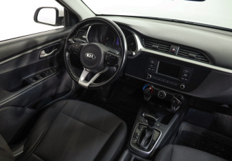 Подержанный автомобиль Kia Rio Sedan 2020 года (8 фото)