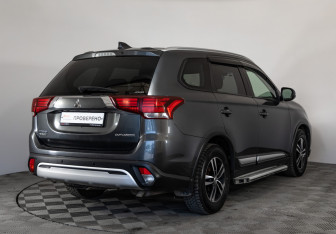 Подержанный автомобиль Mitsubishi Outlander 2019 года (5 фото)