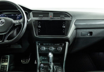 Подержанный автомобиль Volkswagen Tiguan 2018 года (14 фото)