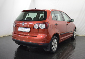 Подержанный автомобиль Volkswagen Golf Hatchback 2007 года (5 фото)