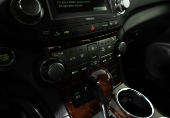 Подержанный автомобиль Toyota Highlander 2012 года (19 фото)