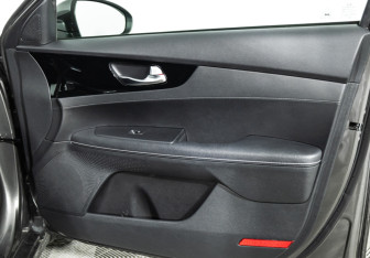 Подержанный автомобиль Kia Cerato Sedan 2020 года (28 фото)