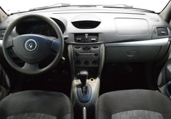 Подержанный автомобиль Renault Symbol 2008 года (14 фото)