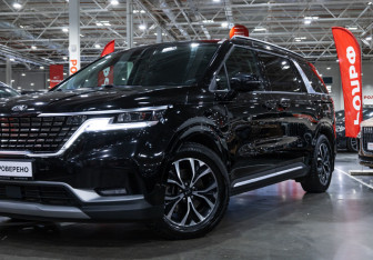 Подержанный автомобиль Kia Carnival 2021 года (2 фото)