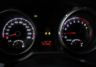 Подержанный автомобиль Mitsubishi Pajero 2015 года (12 фото)