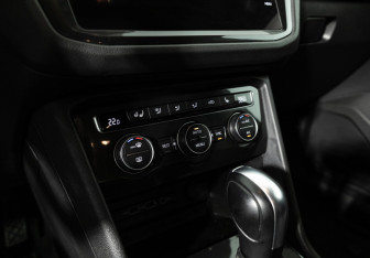 Подержанный автомобиль Volkswagen Tiguan 2020 года (18 фото)