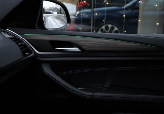 Подержанный автомобиль BMW X4 2018 года (27 фото)