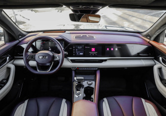 Подержанный автомобиль Geely Monjaro 2022 года (12 фото)