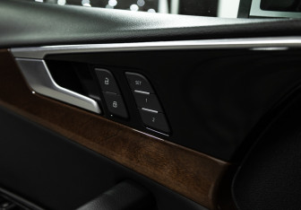 Подержанный автомобиль Audi A4 Sedan 2020 года (21 фото)
